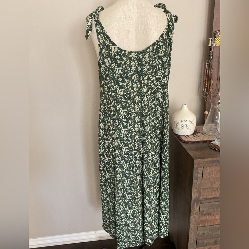 Faherty Women Summer Green Floral adjustable Tie-Strap Maxi Dress. XS(runs big)